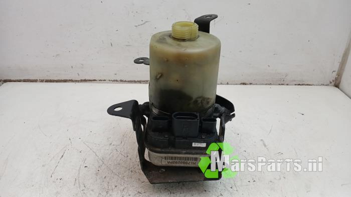 Gebruikte Servopomp Skoda Fabia II (5J) 1.2i 12V Prijs € 70,00 Margeregeling aangeboden door Autodemontagebedrijf De Mars