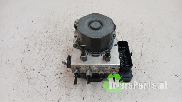 ABS Pomp Nissan Qashqai (J11), 2013 / 2021 1.2 DIG-T 16V, SUV, Benzine, 1.197cc, 85kW (116pk), FWD, HRA2DDT, 2013-11 / 2018-08, J11D (Gebruikt)