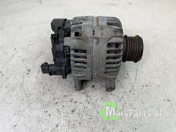 Gebruikte Dynamo Volkswagen Caddy III (2KA,2KH,2CA,2CH) 2.0 SDI Prijs € 45,00 Margeregeling aangeboden door Autodemontagebedrijf De Mars