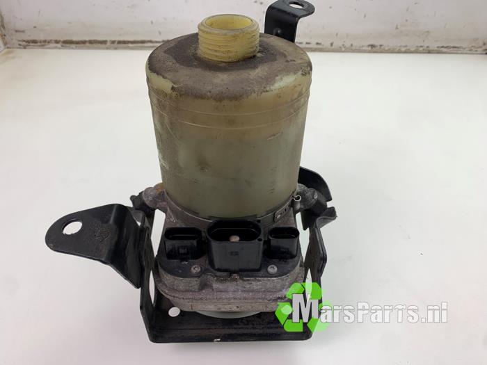 Gebruikte Servopomp Volkswagen Polo IV (9N1/2/3) 1.2 12V Prijs € 40,00 Margeregeling aangeboden door Autodemontagebedrijf De Mars