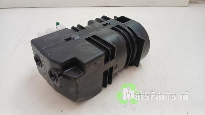 Gebruikte Compressor Mercedes S (222.0/222.1) 3.0 S-400d 4-Matic Prijs € 325,00 Margeregeling aangeboden door Autodemontagebedrijf De Mars