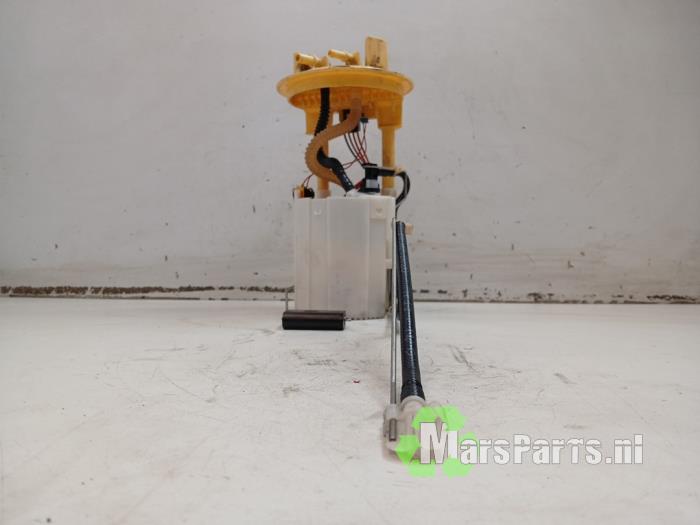 Gebruikte Tank element Pomp Mercedes Sprinter 5t (907.6) 519 CDI 3.0 V6 24V RWD Prijs € 150,00 Margeregeling aangeboden door Autodemontagebedrijf De Mars
