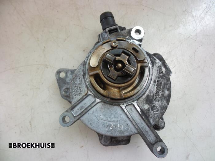 Gebruikte Vacuumpomp (Benzine) Volkswagen Golf VI (5K1) 2.0 TSI R 16V 4Motion Prijs € 30,00 Margeregeling aangeboden door Autobedrijf Broekhuis B.V.