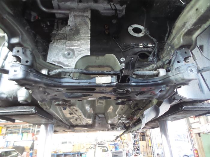 Gebruikte Subframe Skoda Superb (3V3) 1.6 TDI Prijs € 100,00 Margeregeling aangeboden door Autobedrijf Broekhuis B.V.