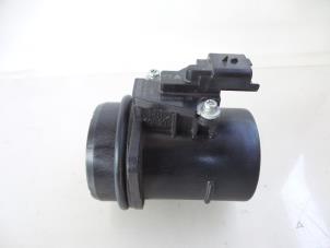 Gebruikte Luchtmassameter Peugeot 208 I (CA/CC/CK/CL) 1.6 e-HDi FAP Prijs € 10,00 Margeregeling aangeboden door Autobedrijf Broekhuis B.V.