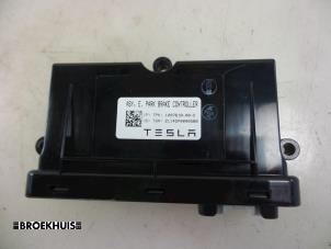 Gebruikte Handrem Computer Tesla Model S 85 Prijs € 50,00 Margeregeling aangeboden door Autobedrijf Broekhuis B.V.