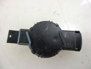 Gebruikte Regensensor Tesla Model S 85 Prijs € 70,00 Margeregeling aangeboden door Autobedrijf Broekhuis B.V.