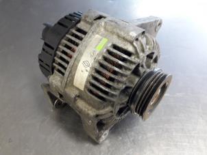 Gebruikte Alternator Renault Megane Prijs € 20,00 Margeregeling aangeboden door Autobedrijf Broekhuis B.V.
