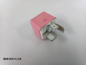 Gebruikte Relais Toyota Yaris II (P9) 1.33 16V Dual VVT-I Prijs € 5,00 Margeregeling aangeboden door Autobedrijf Broekhuis B.V.