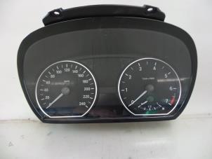 Gebruikte Tellerklok BMW 1 serie (E81) 116i 2.0 16V Prijs € 70,00 Margeregeling aangeboden door Autobedrijf Broekhuis B.V.