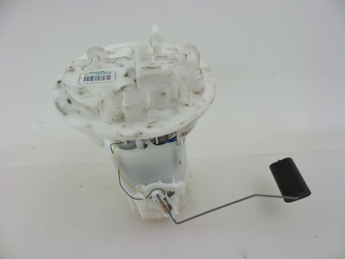 Gebruikte Tank element Pomp Citroen C4 Cactus (0B/0P) 1.2 PureTech 82 12V Prijs € 25,00 Margeregeling aangeboden door Autobedrijf Broekhuis B.V.