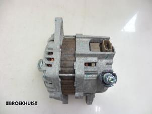 Gebruikte Alternator Mitsubishi Space Star (A0) 1.0 12V Prijs € 40,00 Margeregeling aangeboden door Autobedrijf Broekhuis B.V.