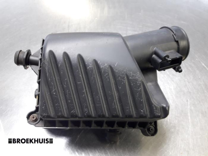 Gebruikte Luchtfilterhuis Opel Karl 1.0 12V Prijs € 25,00 Margeregeling aangeboden door Autobedrijf Broekhuis B.V.