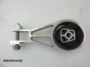 Gebruikte Versnellingsbak Steun Opel Karl 1.0 12V Prijs € 15,00 Margeregeling aangeboden door Autobedrijf Broekhuis B.V.