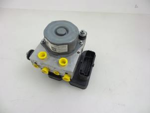 Gebruikte ABS Pomp Peugeot 308 SW (L4/L9/LC/LJ/LR) 1.6 BlueHDi 120 Prijs € 150,00 Margeregeling aangeboden door Autobedrijf Broekhuis B.V.