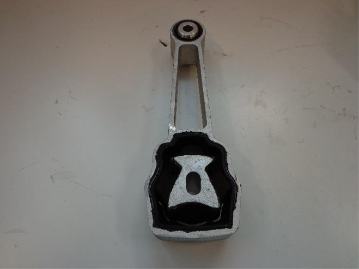 Gebruikte Motorrubber Volvo V70 (BW) 2.4 D5 20V 215 AWD Autom. Prijs € 25,00 Margeregeling aangeboden door Autobedrijf Broekhuis B.V.