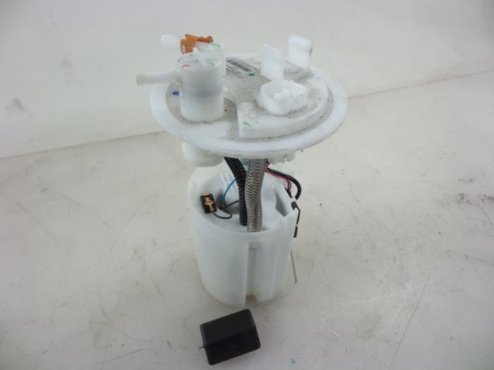 Gebruikte Brandstofpomp Elektrisch Mitsubishi Space Star (A0) 1.0 12V Prijs € 35,00 Margeregeling aangeboden door Autobedrijf Broekhuis B.V.