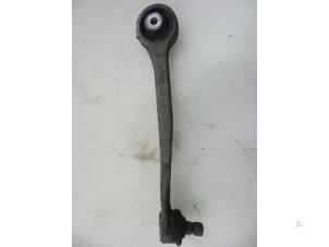 Gebruikte Draagarm rechts-voor Audi A5 Cabrio (8F7) 3.0 TDI V6 24V Prijs € 40,00 Margeregeling aangeboden door Autobedrijf Broekhuis B.V.