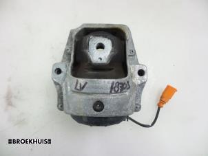 Gebruikte Motorsteun Audi A5 Cabrio (8F7) 3.0 TDI V6 24V Prijs € 25,00 Margeregeling aangeboden door Autobedrijf Broekhuis B.V.