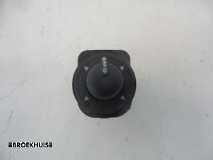 Gebruikte Spiegel Schakelaar Peugeot Boxer (244) 2.0 HDi Prijs € 10,00 Margeregeling aangeboden door Autobedrijf Broekhuis B.V.