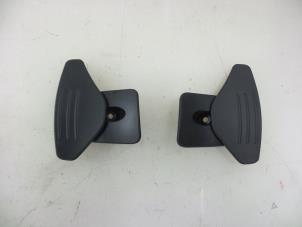 Gebruikte Schakelflipper set Jaguar XE 2.0 D E-Performance 16V Prijs € 50,00 Margeregeling aangeboden door Autobedrijf Broekhuis B.V.