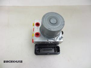 Gebruikte ABS Pomp Jaguar XE 2.0 D E-Performance 16V Prijs € 275,00 Margeregeling aangeboden door Autobedrijf Broekhuis B.V.