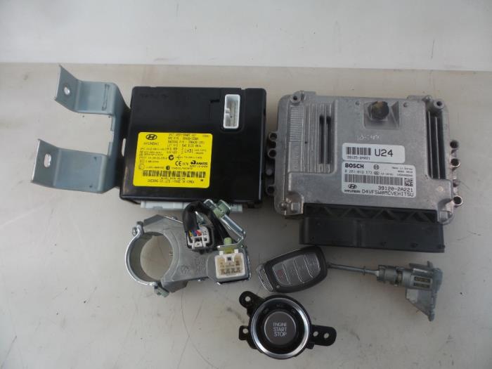 Gebruikte Inspuitcomputer Hyundai i40 CW (VFC) 1.7 CRDi 16V Prijs € 250,00 Margeregeling aangeboden door Autobedrijf Broekhuis B.V.