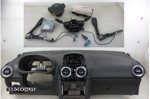 Gebruikte Airbag set + dashboard Opel Corsa D 1.2 16V Prijs € 200,00 Margeregeling aangeboden door Autobedrijf Broekhuis B.V.
