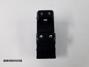 Gebruikte Schakelaar Elektrisch Raam Kia Picanto (JA) 1.0 12V Prijs € 30,00 Margeregeling aangeboden door Autobedrijf Broekhuis B.V.