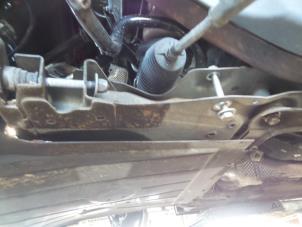 Gebruikte Subframe Renault Clio IV Estate/Grandtour (7R) 1.5 Energy dCi 90 FAP Prijs € 60,00 Margeregeling aangeboden door Autobedrijf Broekhuis B.V.