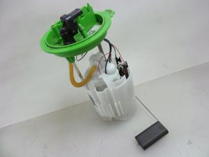 Gebruikte Tank element Pomp Volkswagen Passat (3G2) 1.4 TSI GTE 16V Prijs € 50,00 Margeregeling aangeboden door Autobedrijf Broekhuis B.V.