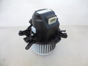 Gebruikte Chaufage Ventilatiemotor Citroen C4 Picasso (3D/3E) 1.6 BlueHDI 120 Prijs € 60,00 Margeregeling aangeboden door Autobedrijf Broekhuis B.V.