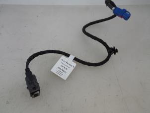 Gebruikte Multimedia aansluiting Citroen C4 Picasso (3D/3E) 1.6 BlueHDI 120 Prijs € 10,00 Margeregeling aangeboden door Autobedrijf Broekhuis B.V.