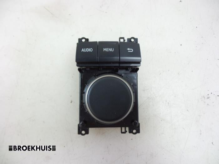 Gebruikte Bediening boordcomputer Lexus IS (E3) 300h 2.5 16V Prijs € 50,00 Margeregeling aangeboden door Autobedrijf Broekhuis B.V.