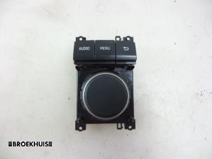 Gebruikte Bediening boordcomputer Lexus IS (E3) 300h 2.5 16V Prijs € 50,00 Margeregeling aangeboden door Autobedrijf Broekhuis B.V.