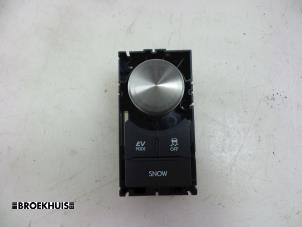 Gebruikte Schakelaar Lexus IS (E3) 300h 2.5 16V Prijs € 50,00 Margeregeling aangeboden door Autobedrijf Broekhuis B.V.