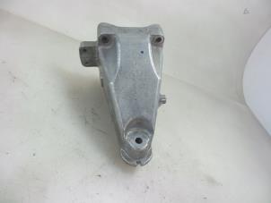 Gebruikte Motorrubber Mercedes C (W205) C-350 e 2.0 16V Prijs € 25,00 Margeregeling aangeboden door Autobedrijf Broekhuis B.V.