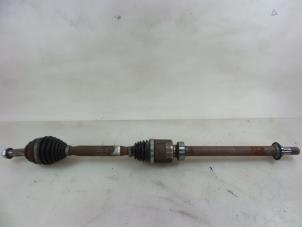 Gebruikte Cardanas rechts-voor (VWA) Renault Clio IV (5R) 1.2 TCE 16V GT EDC Prijs € 50,00 Margeregeling aangeboden door Autobedrijf Broekhuis B.V.