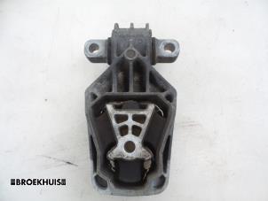 Gebruikte Motorrubber Mercedes A (W176) 1.8 A-180 CDI 16V Autom. Prijs € 25,00 Margeregeling aangeboden door Autobedrijf Broekhuis B.V.