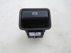 Gebruikte Handrem schakelaar Mercedes A (W176) 1.8 A-180 CDI 16V Autom. Prijs € 5,00 Margeregeling aangeboden door Autobedrijf Broekhuis B.V.