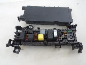 Gebruikte Zekeringkast Mercedes A (W176) 1.8 A-180 CDI 16V Autom. Prijs € 50,00 Margeregeling aangeboden door Autobedrijf Broekhuis B.V.