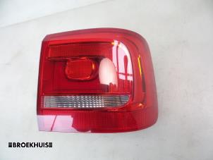 Gebruikte Achterlicht rechts Volkswagen Touran (1T3) 2.0 TDI 16V 140 Prijs € 27,50 Margeregeling aangeboden door Autobedrijf Broekhuis B.V.