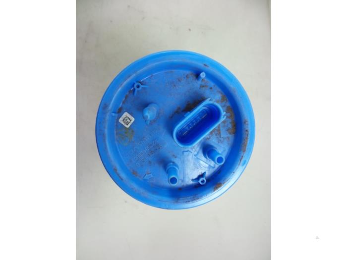 Gebruikte Tank element Pomp Volkswagen Polo V (6R) 1.2 TSI Prijs € 20,00 Margeregeling aangeboden door Autobedrijf Broekhuis B.V.