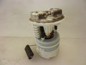 Gebruikte Tank element Pomp Dacia Logan MCV (KS) 1.6 16V Prijs € 30,00 Margeregeling aangeboden door Autobedrijf Broekhuis B.V.