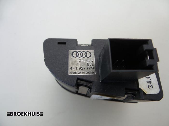 Schuifdak schakelaar van een Audi A6 (C6) 2.0 TDI 16V 2005