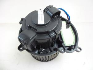 Gebruikte Aanjager Renault Megane IV Estate (RFBK) 1.2 Energy TCE 100 Prijs € 85,00 Margeregeling aangeboden door Autobedrijf Broekhuis B.V.