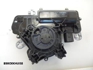 Gebruikte Achterklep motor Skoda Superb (3V3) 2.0 TDI Prijs € 50,00 Margeregeling aangeboden door Autobedrijf Broekhuis B.V.