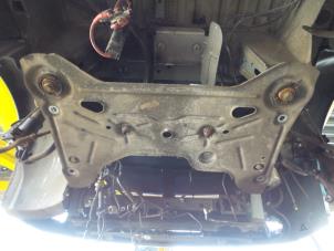 Gebruikte Subframe Renault Trafic New (FL) 1.9 dCi 82 16V Prijs € 60,50 Inclusief btw aangeboden door Autobedrijf Broekhuis B.V.