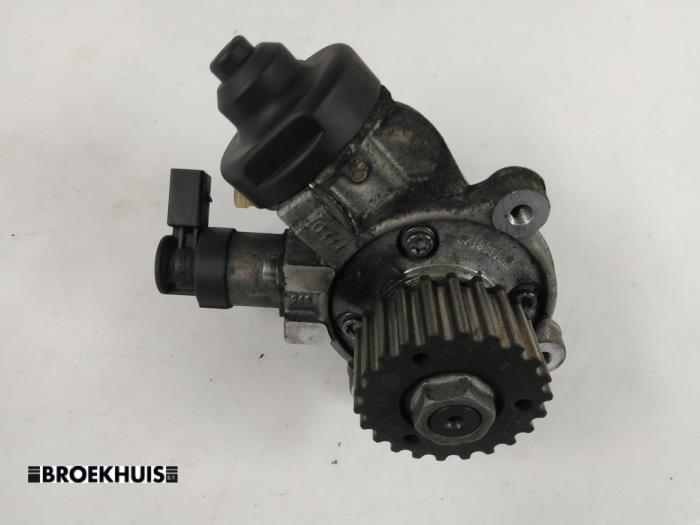 Gebruikte Brandstofpomp Mechanisch Volkswagen Passat Variant (3G5) 1.6 TDI 16V Prijs € 85,00 Margeregeling aangeboden door Autobedrijf Broekhuis B.V.