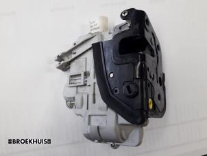 Gebruikte Deurslot Mechaniek 4Deurs links-achter Audi A4 Avant (B7) 2.7 TDI V6 24V Prijs € 25,00 Margeregeling aangeboden door Autobedrijf Broekhuis B.V.